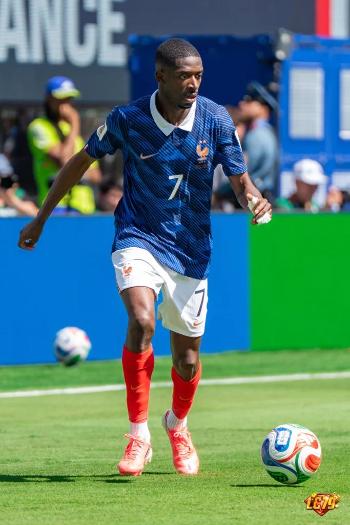 Ousmane Dembélé trong màu áo Pháp, ảnh Wikimedia Commons đã đóng watermark LC79