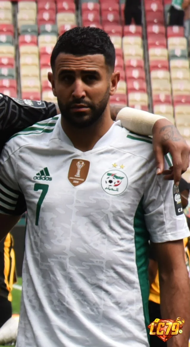 Riyad Mahrez, ảnh Wikimedia Commons đã đóng watermark LC79