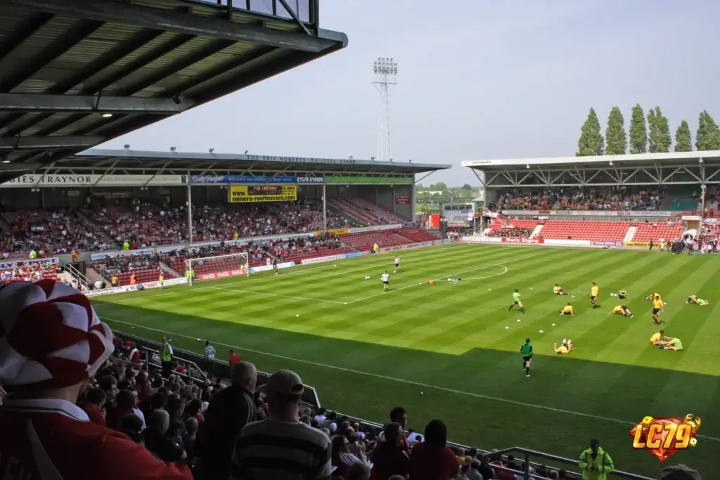 Eric Roberts Stand tại Racecourse Ground của Wrexham