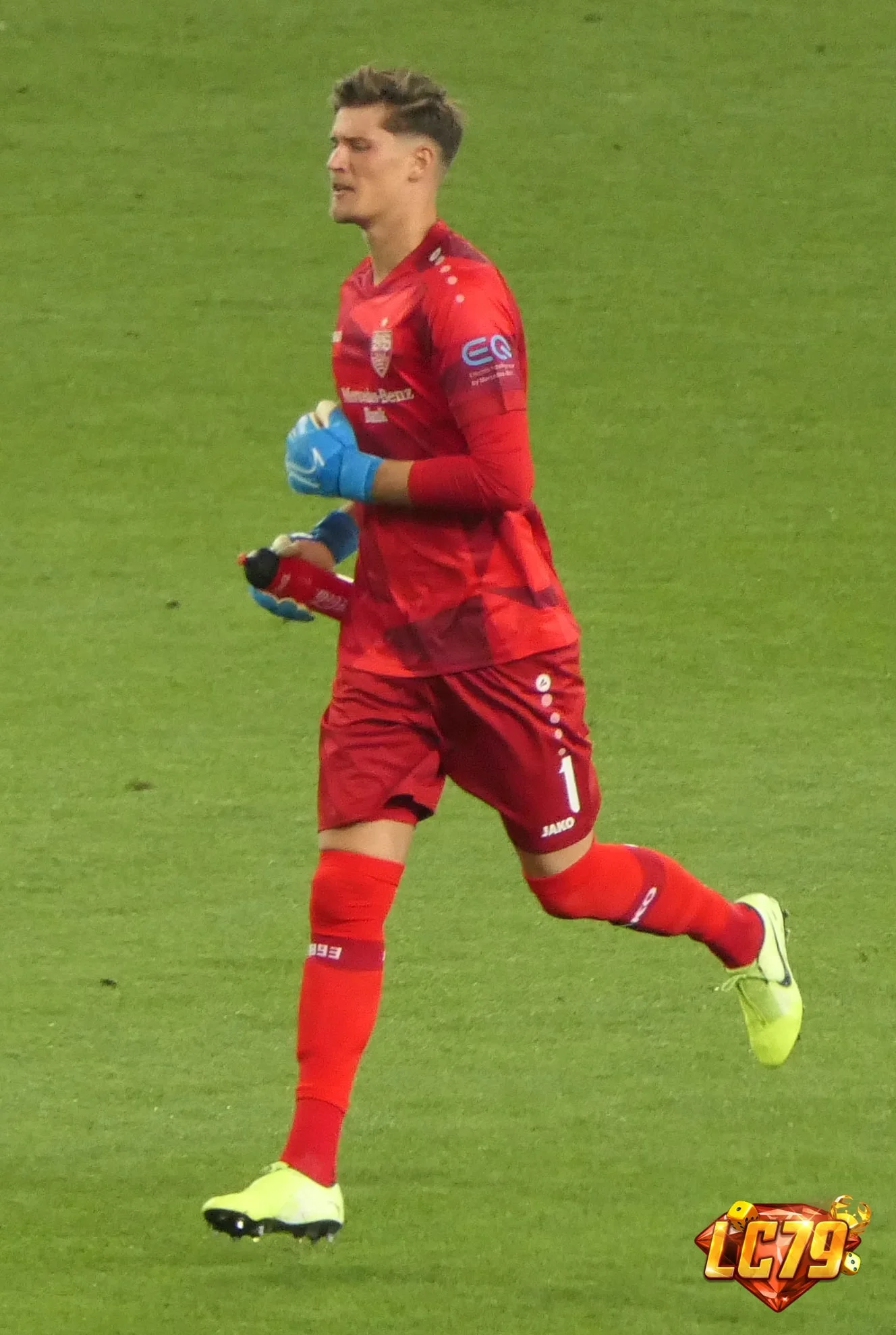 Gregor Kobel - ảnh đã gắn watermark LC79