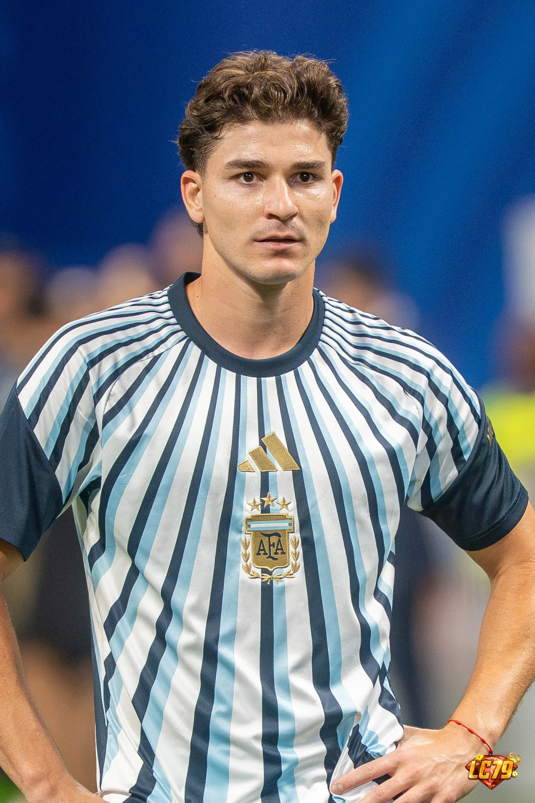 Julián Álvarez trong màu áo Argentina trước bán kết World Cup 2026 gặp England