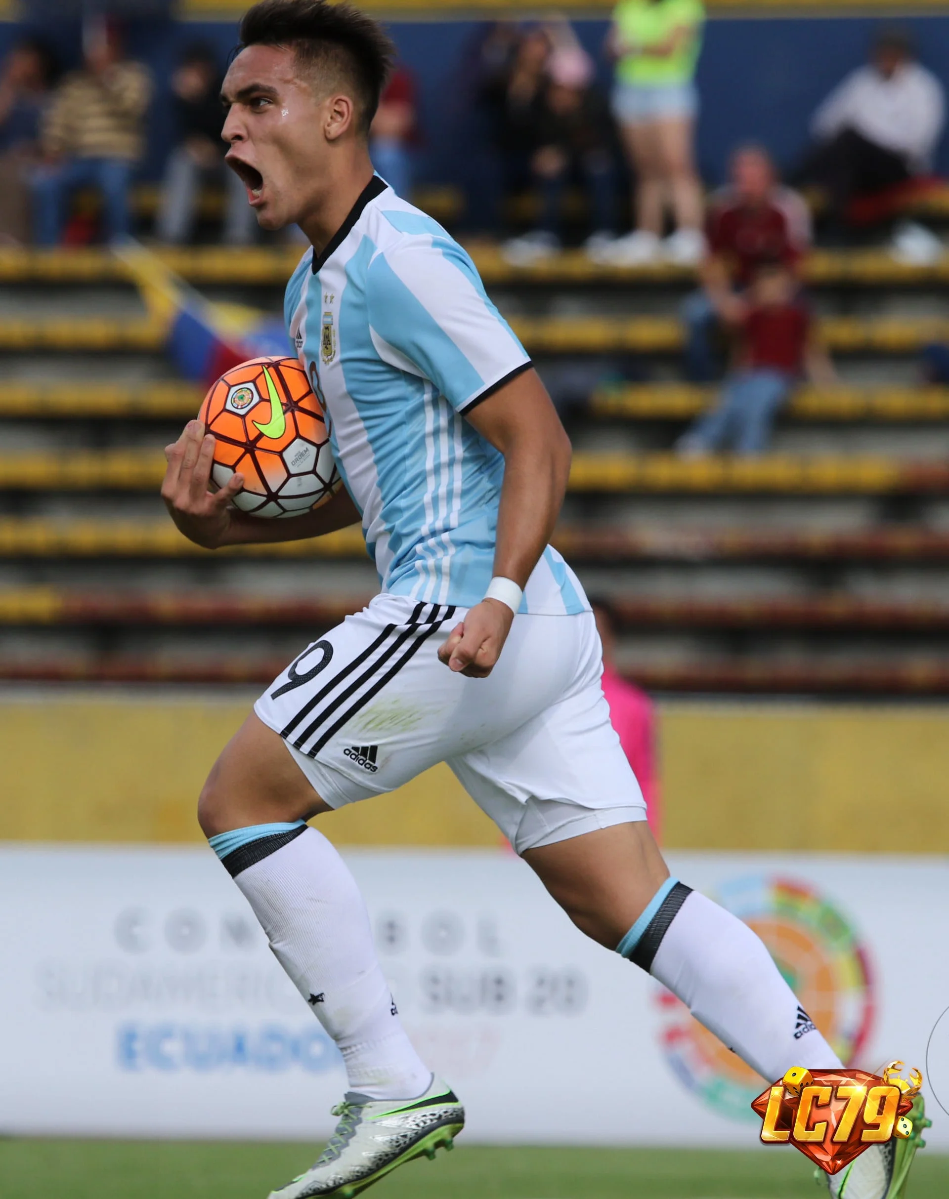 Lautaro Martinez trong màu áo Argentina, ảnh đã đóng watermark LC79