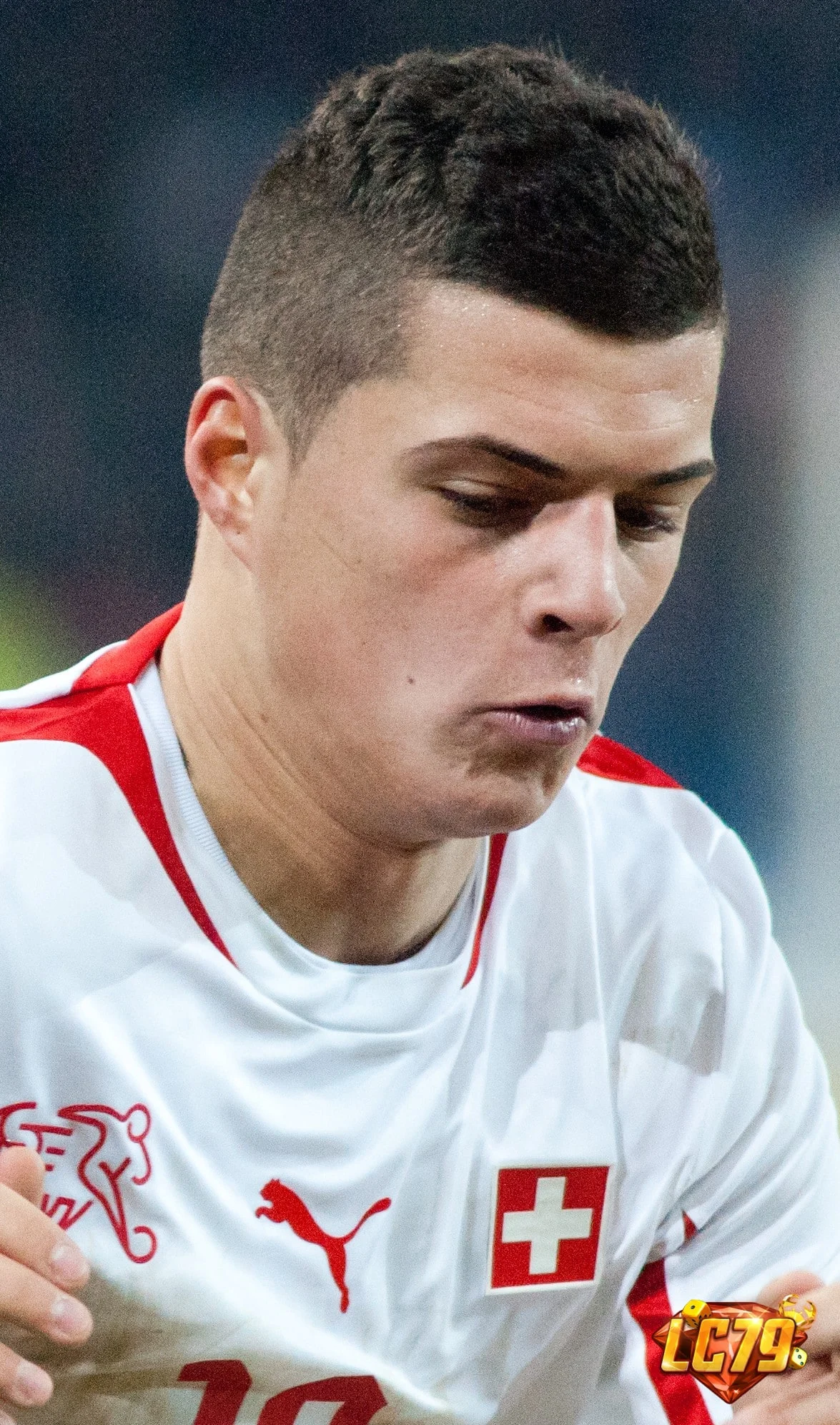 Granit Xhaka trong màu áo Switzerland, ảnh đã watermark LC79