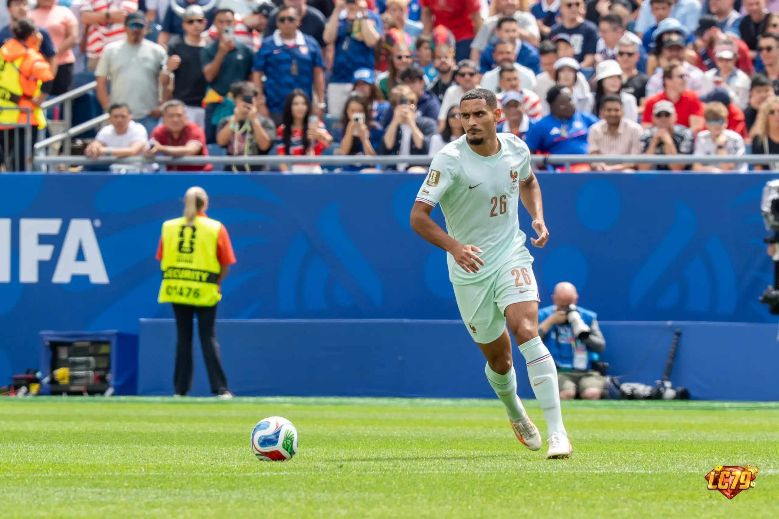 Maxence Lacroix trong màu áo tuyển Pháp tại World Cup 2026 trước khi gia nhập Chelsea