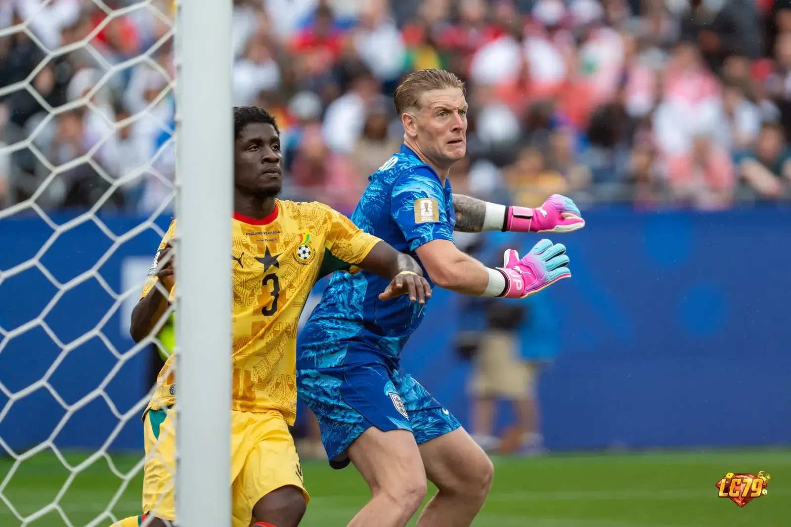 Jordan Pickford trong màu áo England - ảnh đã gắn watermark LC79
