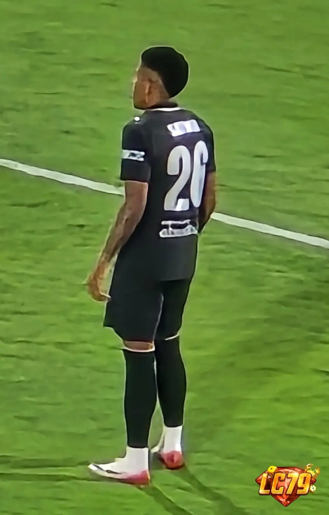 Savinho trong màu áo Manchester City, ảnh Wikimedia Commons đã đóng watermark LC79