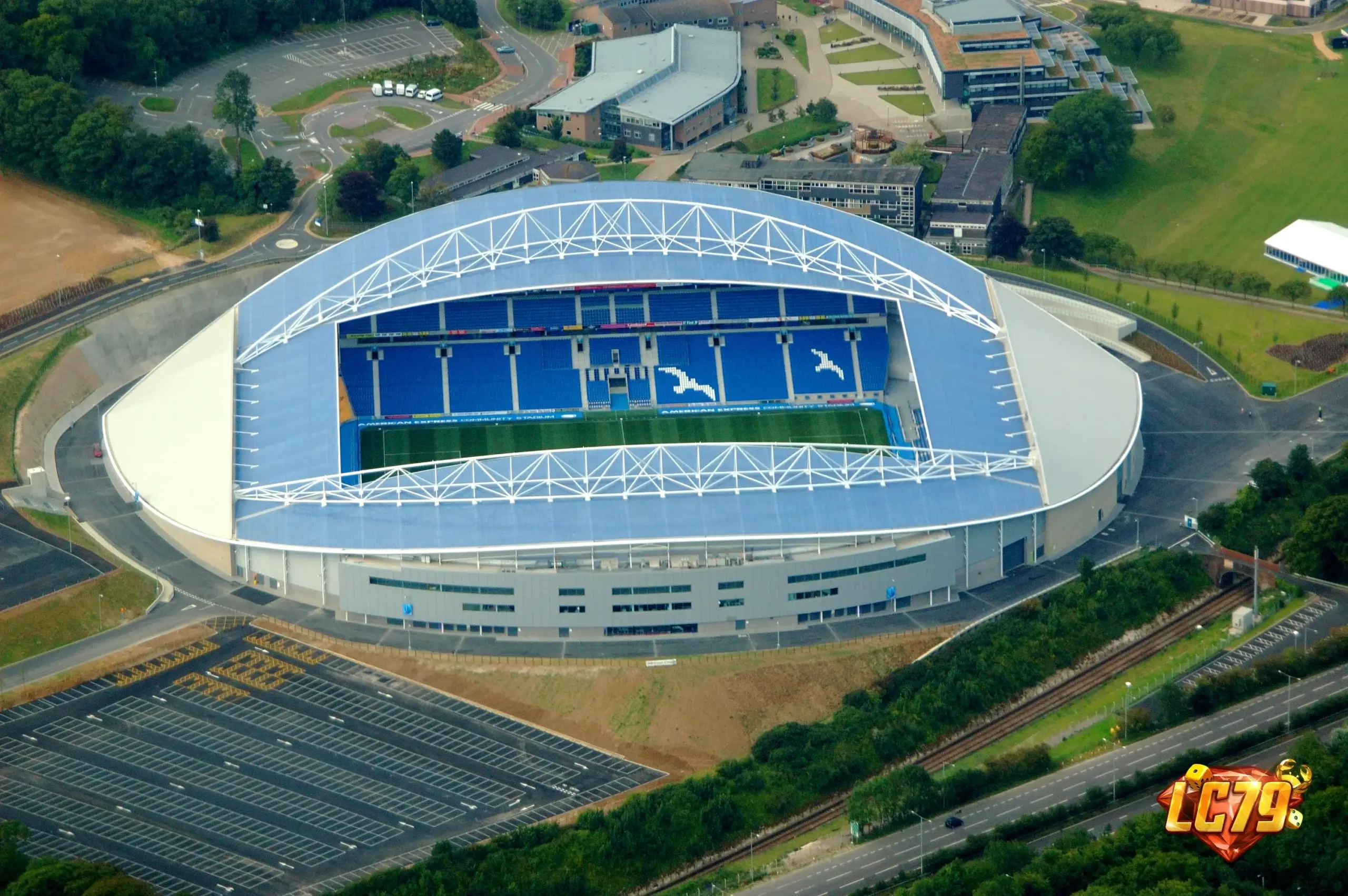 Amex Stadium trước trận Brighton gặp Monaco ở Conference League