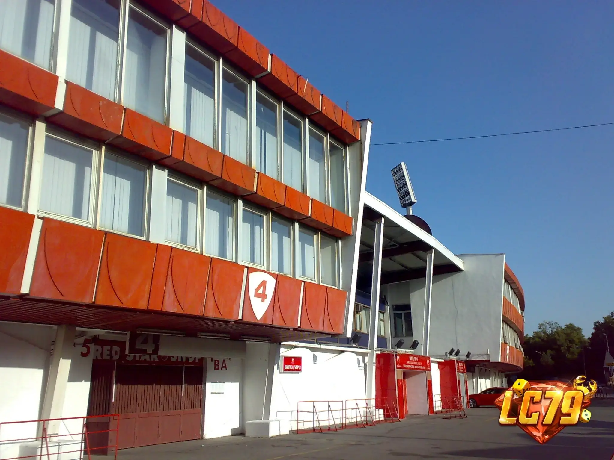 Stadion Rajko Mitic tại Belgrade trước trận Crvena Zvezda vs Hapoel Beer-Sheva