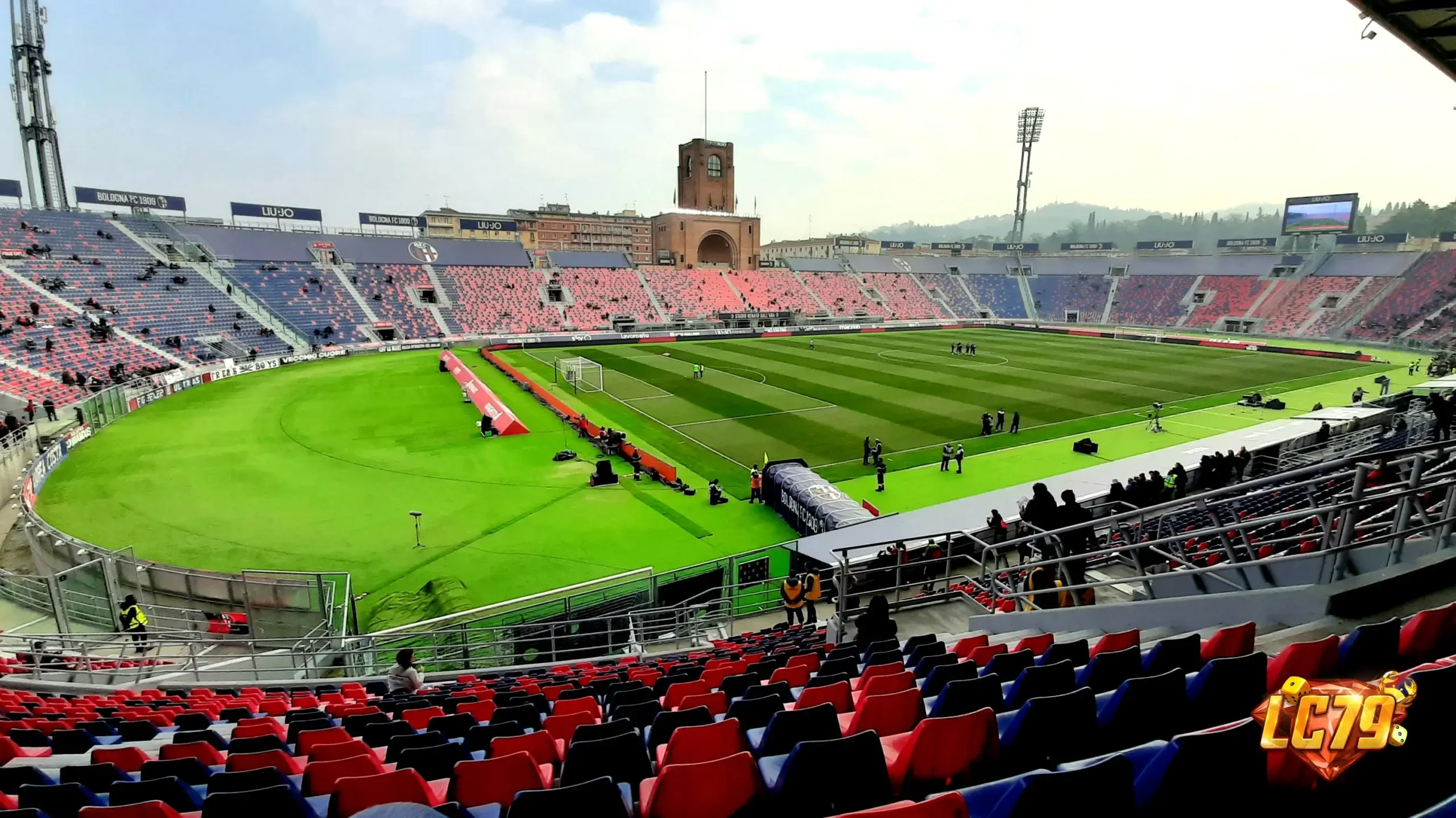 Stadio Renato Dall'Ara trước trận Bologna vs Lazio, ảnh đã gắn watermark LC79
