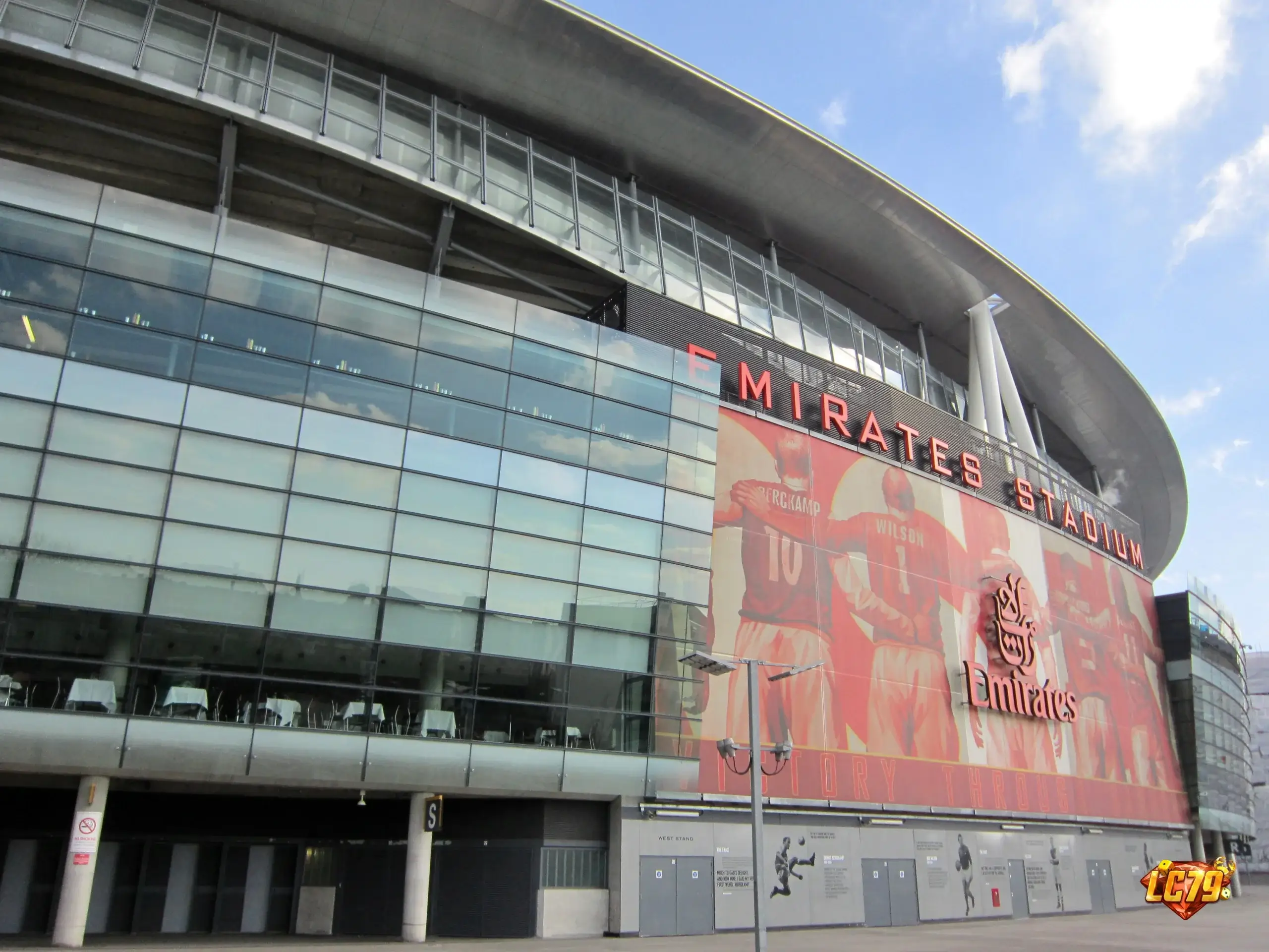 Emirates Stadium trong bai phan tich Arsenal Women 2026/27