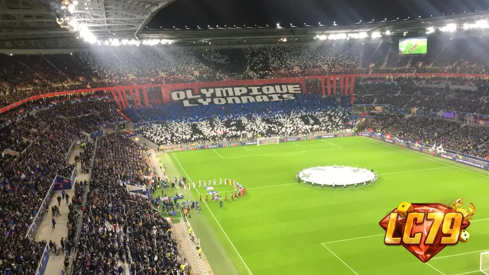 Groupama Stadium trước trận Lyon vs Fenerbahçe, ảnh đã gắn watermark LC79