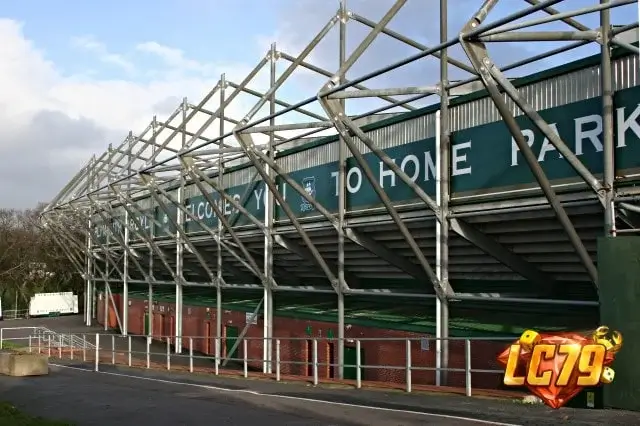 Home Park của Plymouth Argyle, ảnh Wikimedia Commons đã đóng watermark LC79