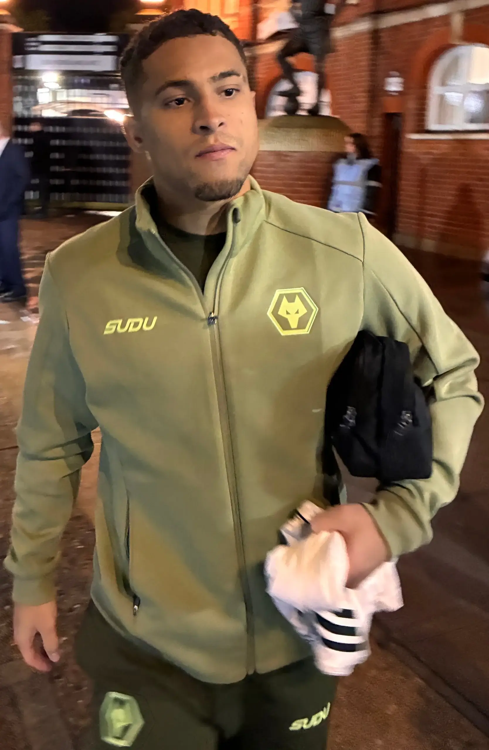 João Gomes trong màu áo Wolves, ảnh Wikimedia Commons đã đóng watermark LC79