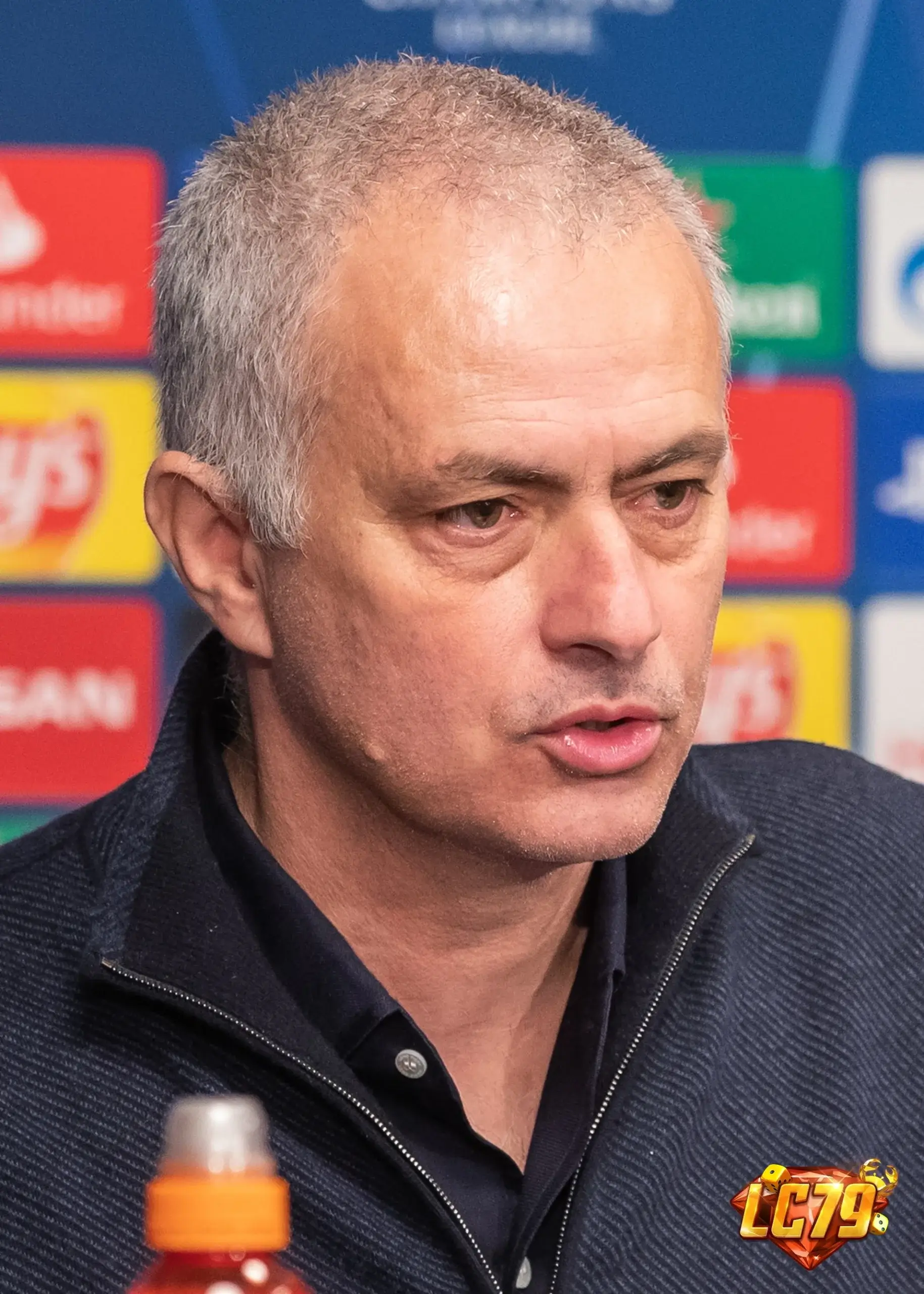 Jose Mourinho, nhân vật trung tâm trong tiết lộ hợp đồng hụt Man United 2013