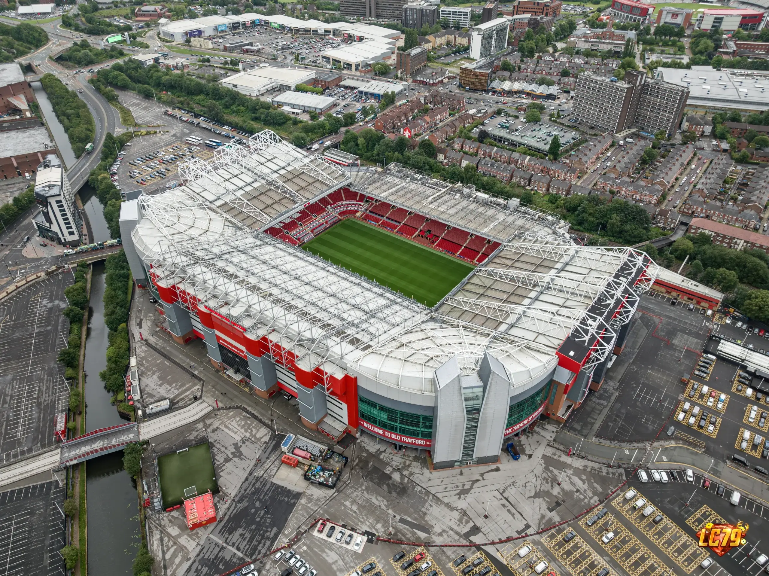 Old Trafford trước trận Manchester United vs Ipswich Town