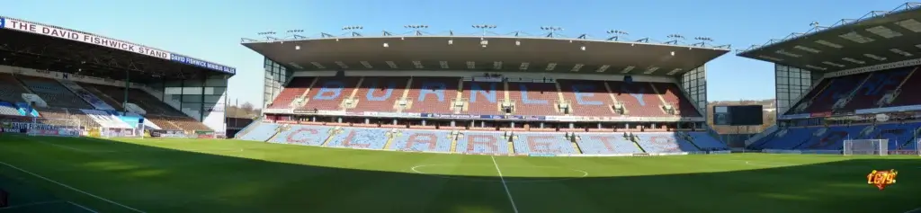 Turf Moor của Burnley, ảnh đã đóng watermark LC79