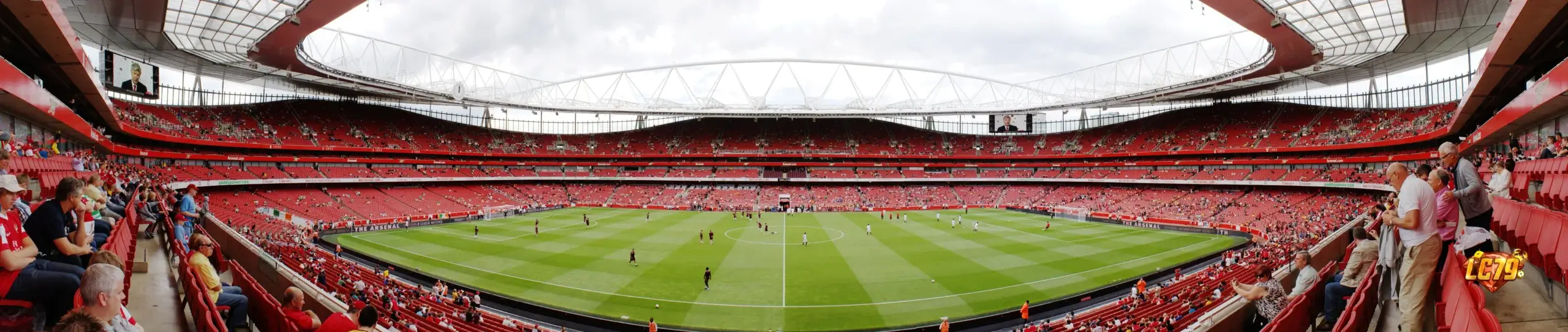 Emirates Stadium, nơi Arsenal Women hòa Manchester United Women 1-1 tại WSL