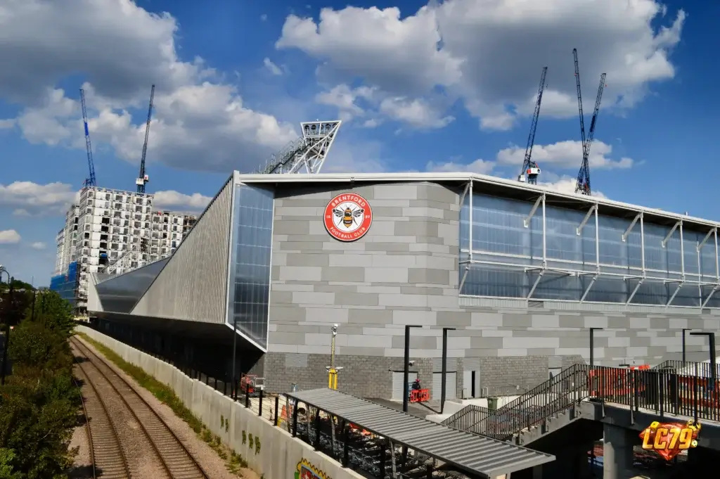 Gtech Community Stadium sau tran Brentford 3-0 Chelsea