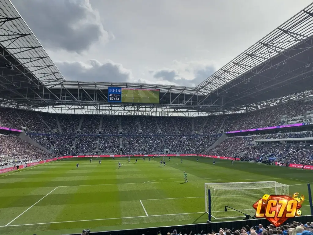 Hill Dickinson Stadium trong bai Everton 1-0 Ipswich