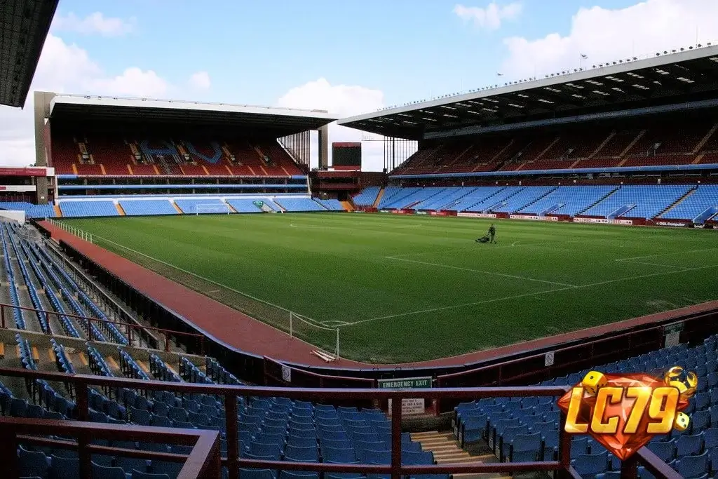 Villa Park trong bai phan tich Taylor Harwood-Bellis va danh sach Champions League Aston Villa tren LC79