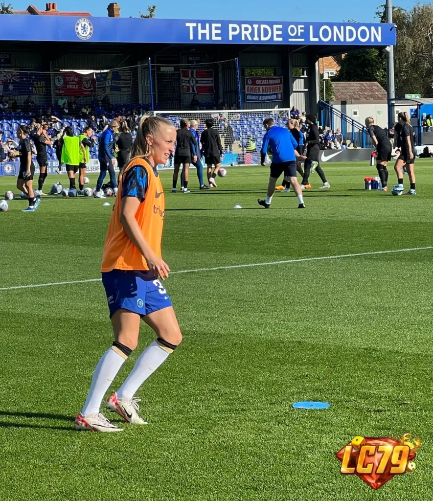 Aggie Beever-Jones trong bài West Ham 0-3 Chelsea WSL